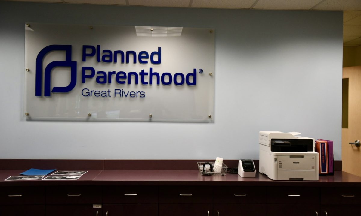 New signage reflects the rebranding of Planned Parenthood Great Rivers at its clinic in St. Louis' Central West End (Anna Spoerre/Missouri Independent).
